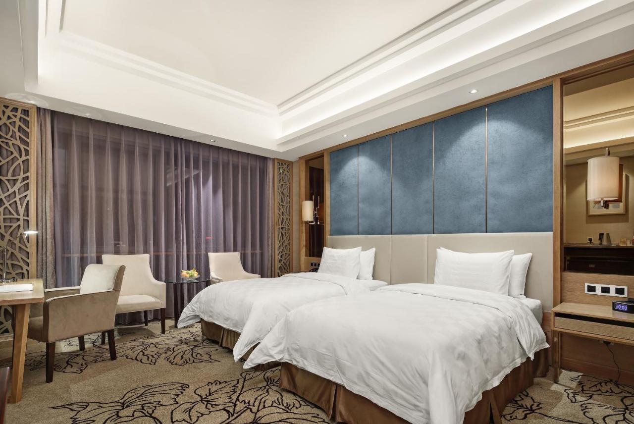 Jinan Luxury Blue Horizon Hotel Exterior photo