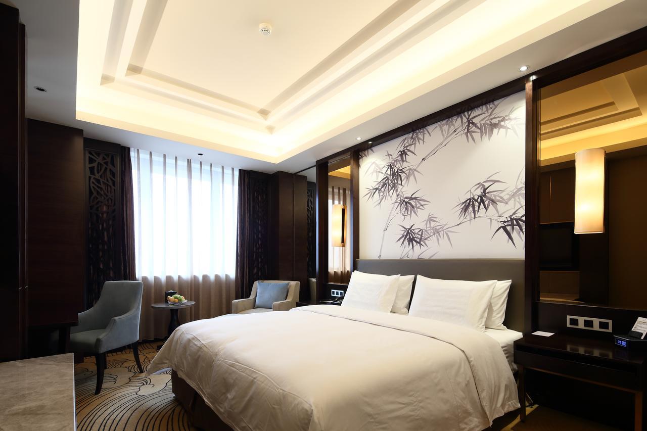 Jinan Luxury Blue Horizon Hotel Exterior photo