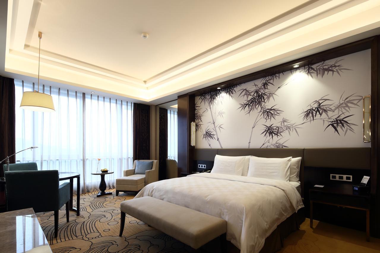 Jinan Luxury Blue Horizon Hotel Exterior photo