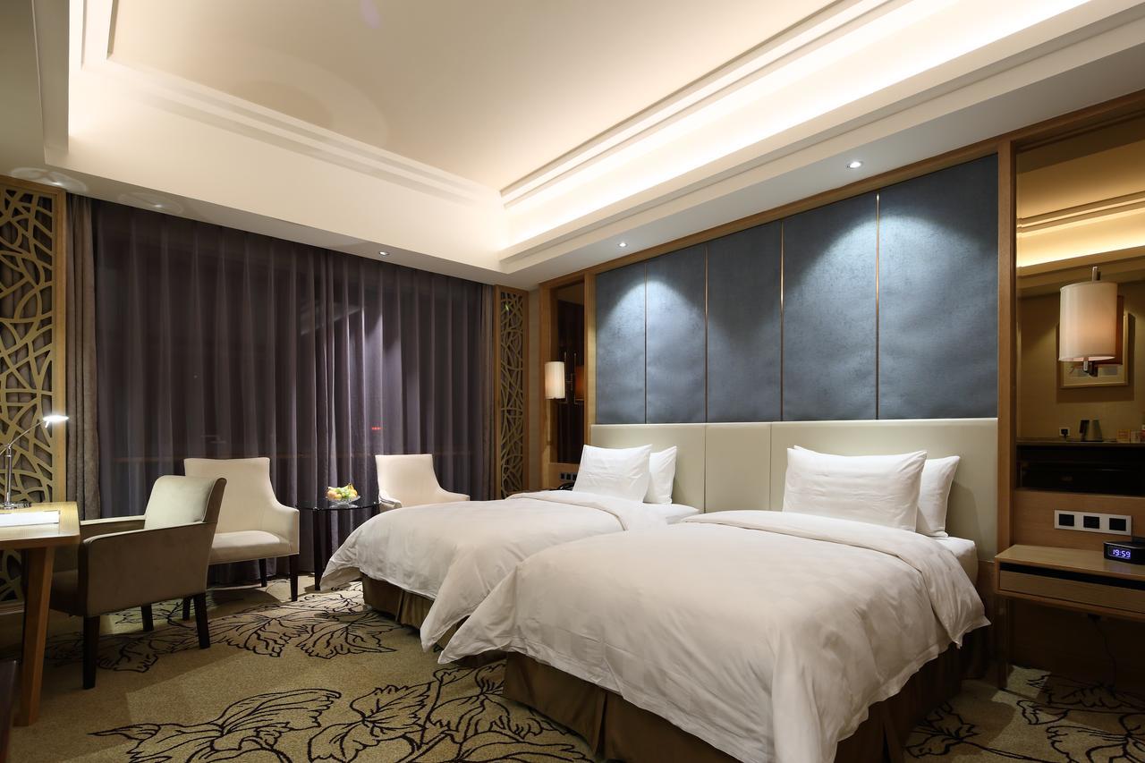 Jinan Luxury Blue Horizon Hotel Exterior photo