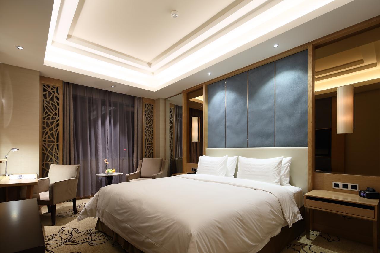 Jinan Luxury Blue Horizon Hotel Exterior photo