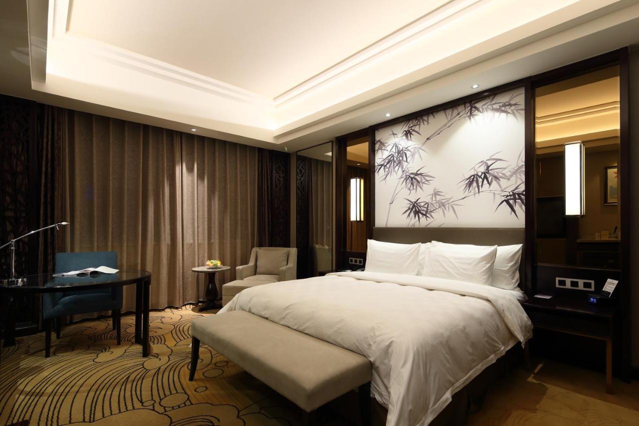 Jinan Luxury Blue Horizon Hotel Exterior photo