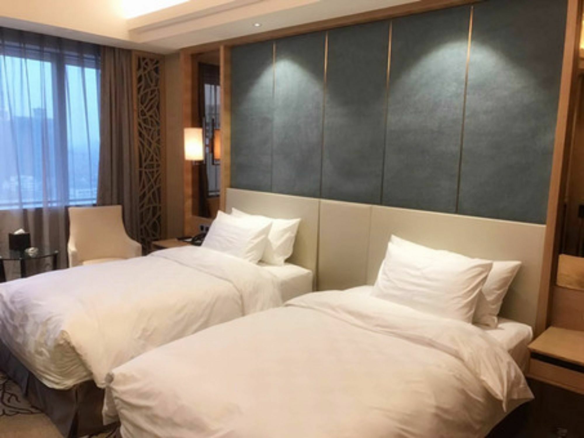 Jinan Luxury Blue Horizon Hotel Exterior photo