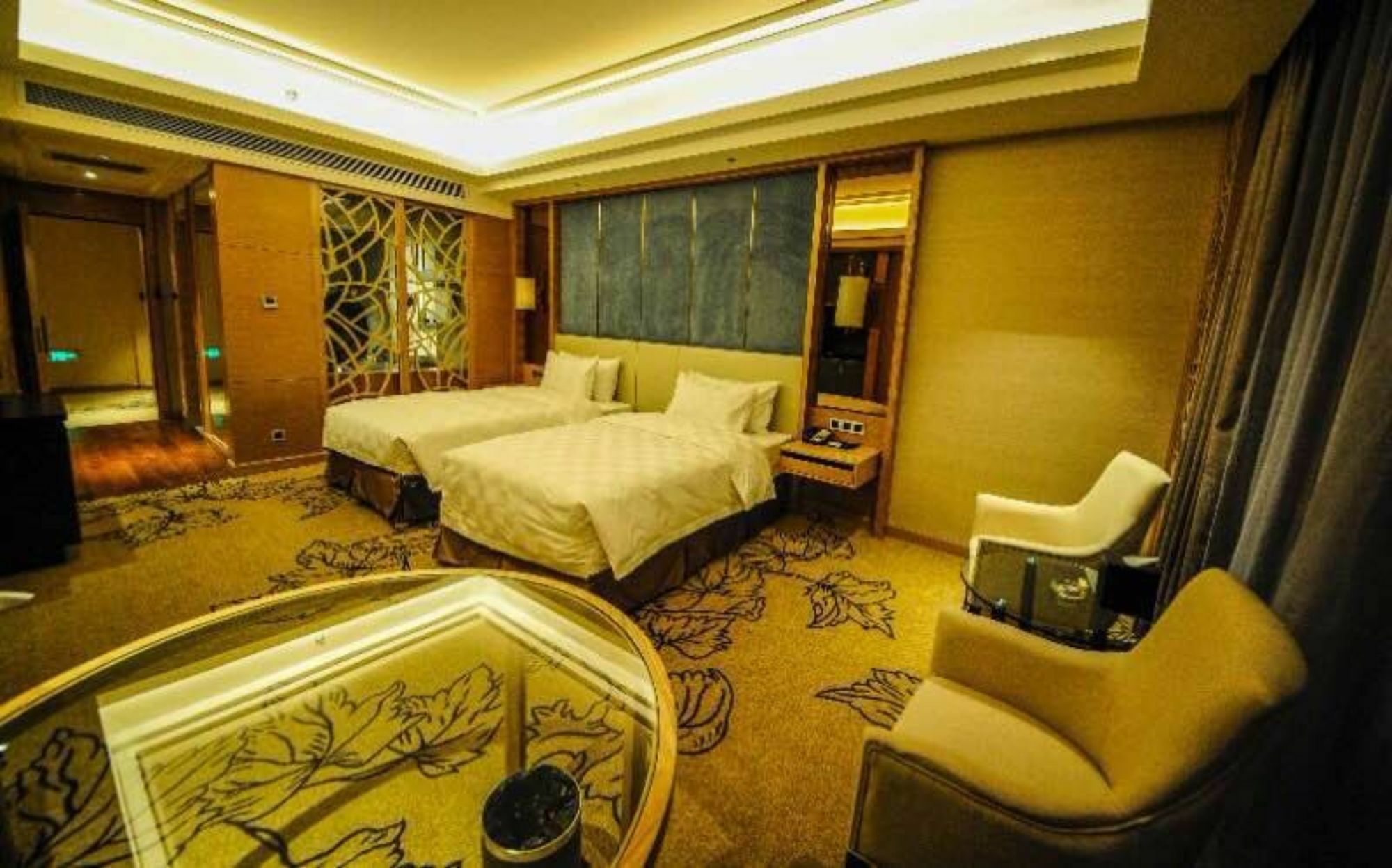 Jinan Luxury Blue Horizon Hotel Exterior photo